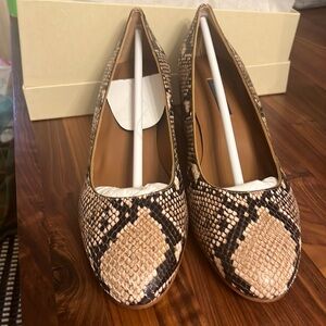 Margaux The Heel BNWB Python embossed leather size 10.5